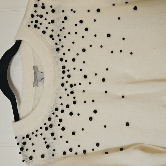 White Cream Sweater Womens Medium Wool Blend Pearl Detail H&M Warm - Picture 2 of 5
